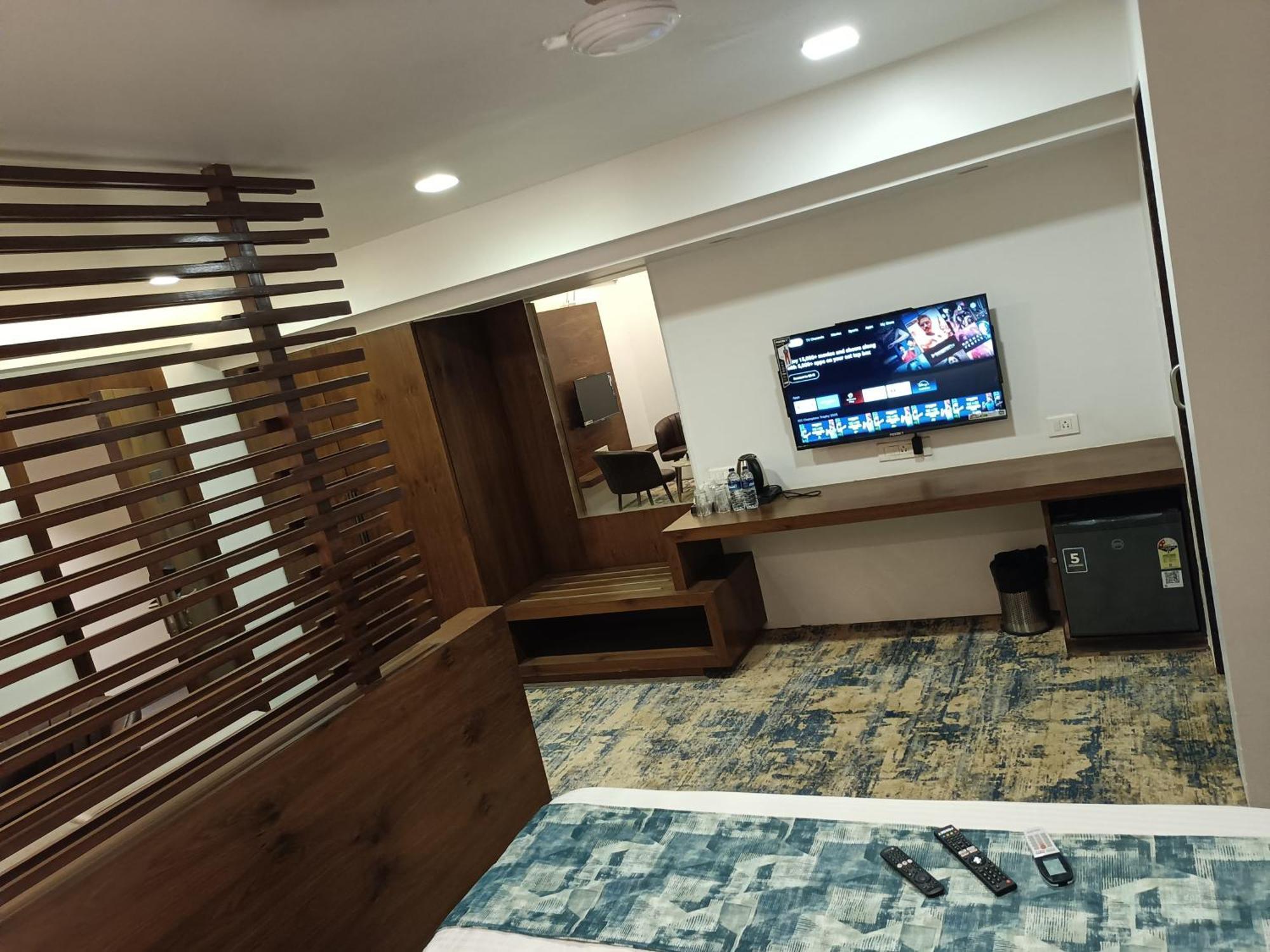 Hotel Dakshin Grandeur Navi Mumbai Exterior photo