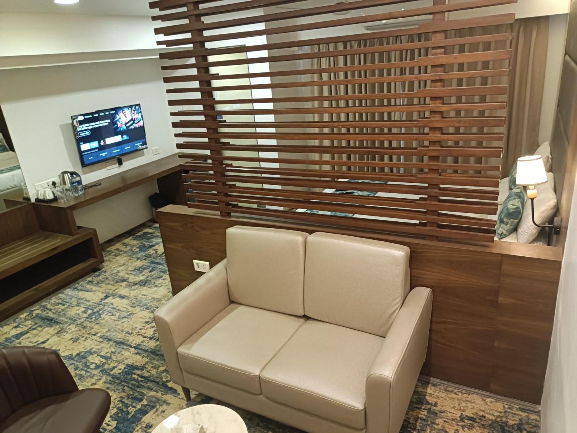 Hotel Dakshin Grandeur Navi Mumbai Exterior photo
